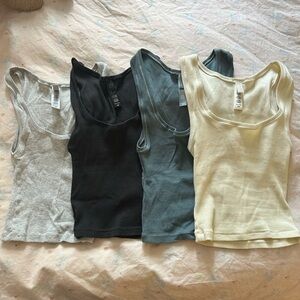 Skims tank top bundle XXS